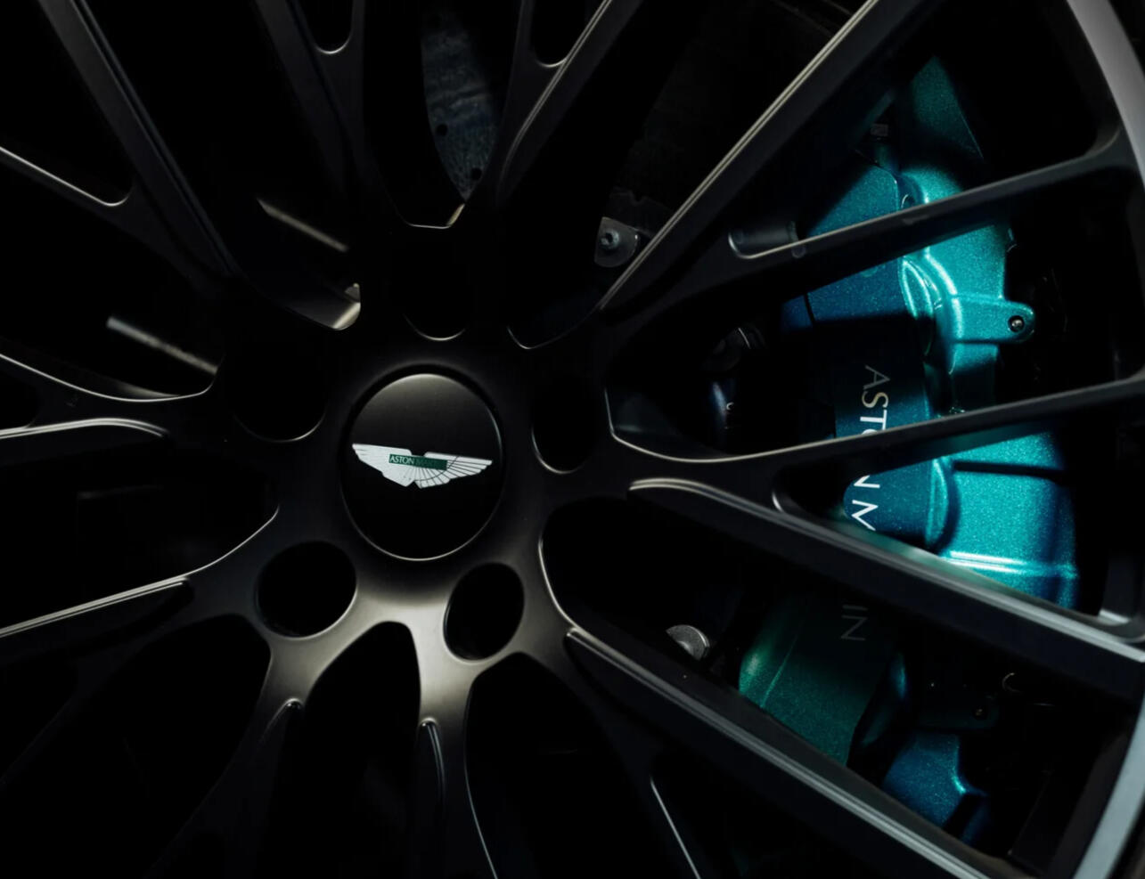 Aston Martin DBX707 AMR23